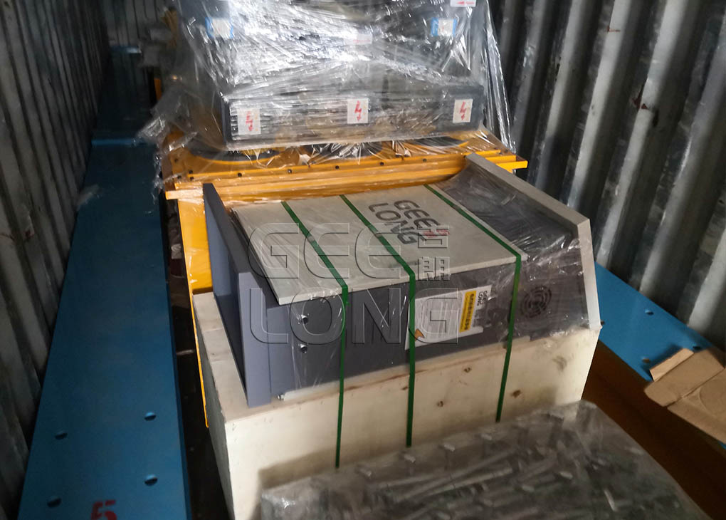Geelong Film Face Plywood Hot Press Machine Exporting