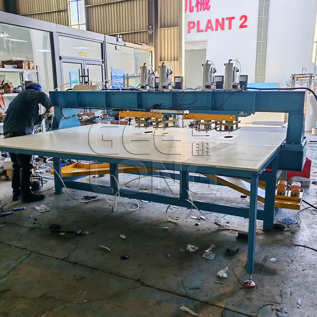 Máquina para parchar chapas