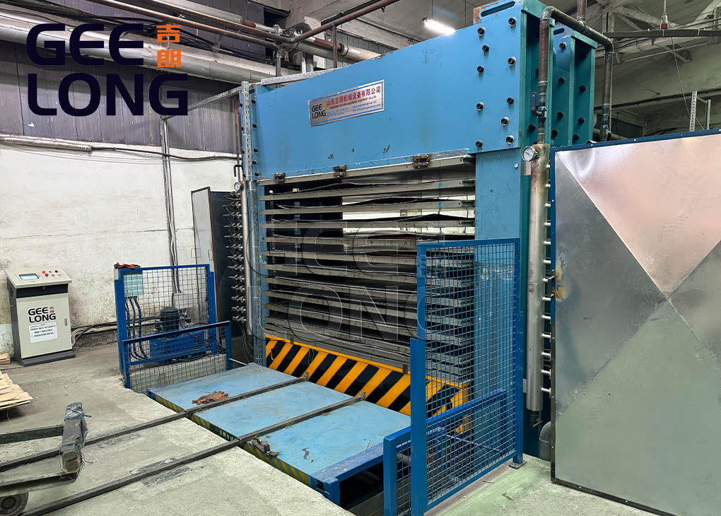 Máquina de prensado en caliente de madera contrachapada de China GEELONG DE ALTA CALIDAD