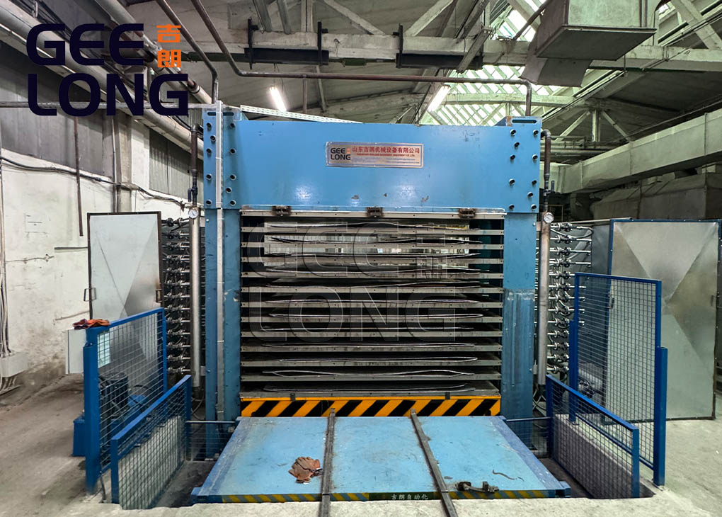 Máquina de prensado en caliente de madera contrachapada de China GEELONG DE ALTA CALIDAD