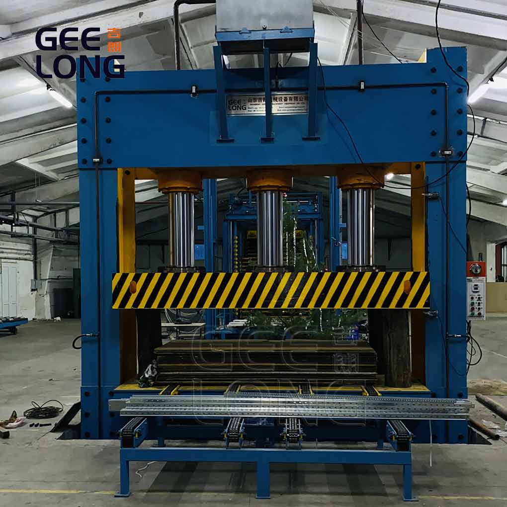 Fábrica de máquinas de prensado en frío de madera contrachapada de China