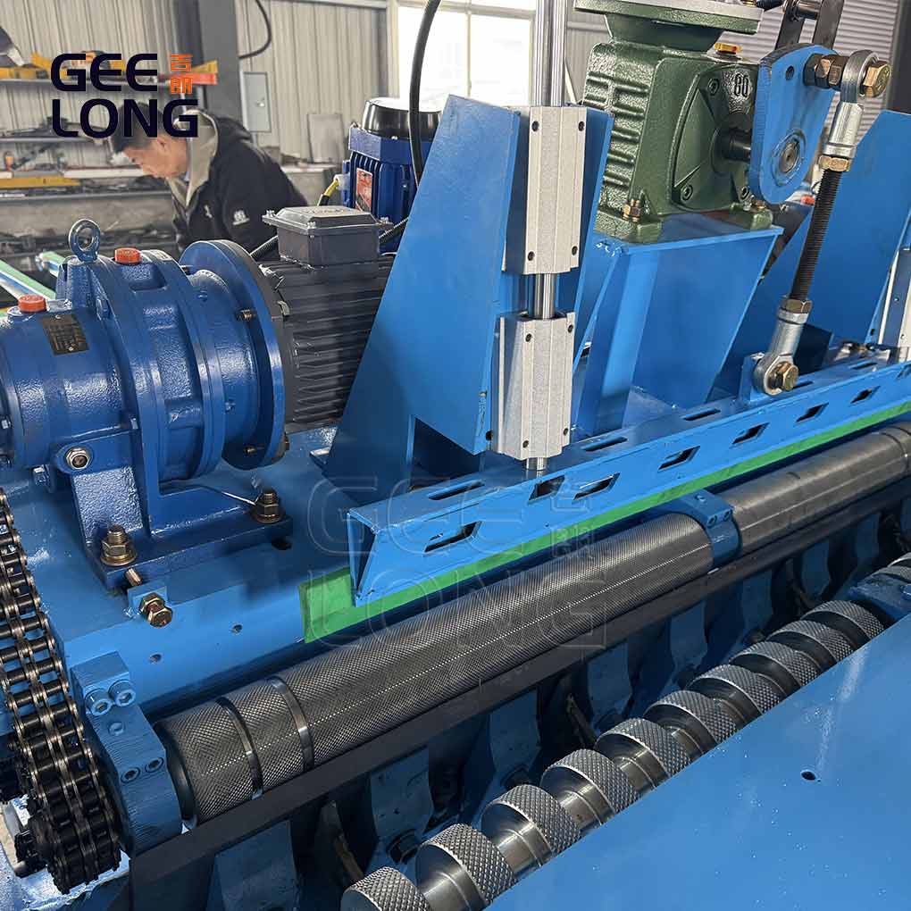 Línea de pelado de chapa de troncos pequeños GEELONG