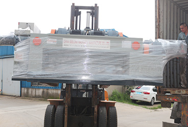 La maquinaria de Geelong cargó hoy un contenedor