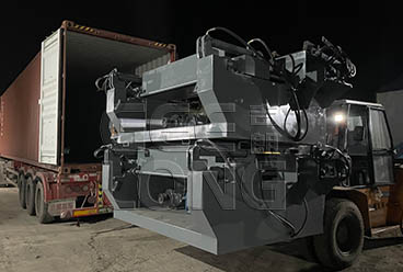 China GEELONG exportó seis juegos de descortezadoras de troncos de madera y 2 juegos de máquina esparcidora de pegamento de 1,1 m