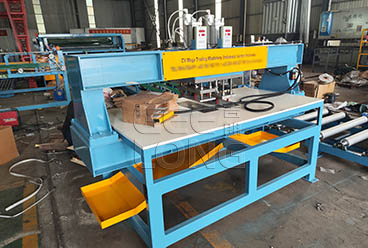 Geelong exportada máquina de parches de chapa y máquina de prensa en frío de madera contrachapada a Indonesia