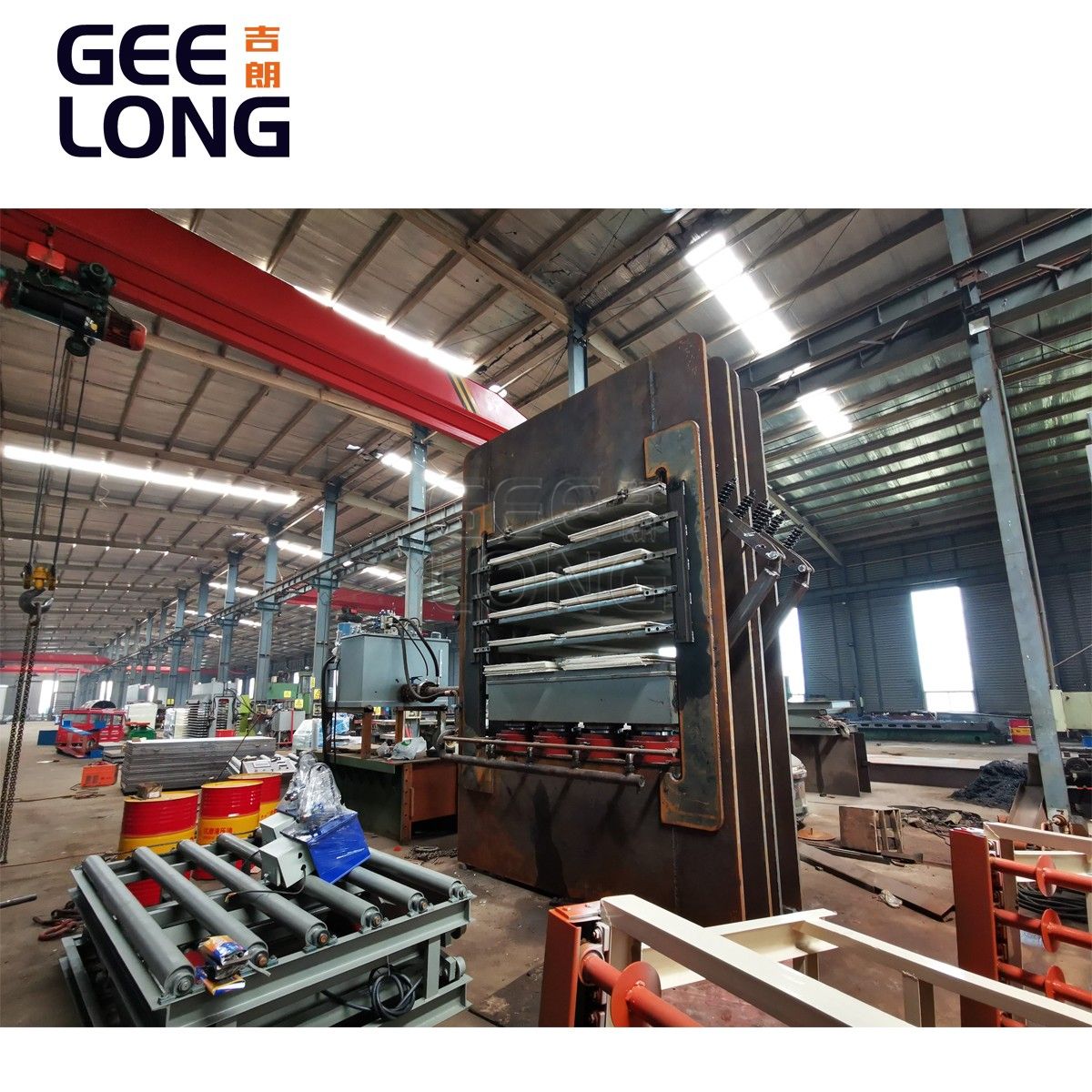 Máquina de prensado en caliente para revestimiento de puertas de MDF